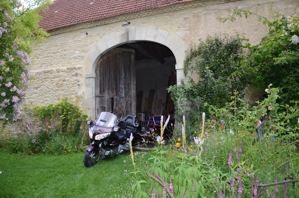 Le Vieux Velo Bed and Breakfast Chaptuzat Εξωτερικό φωτογραφία